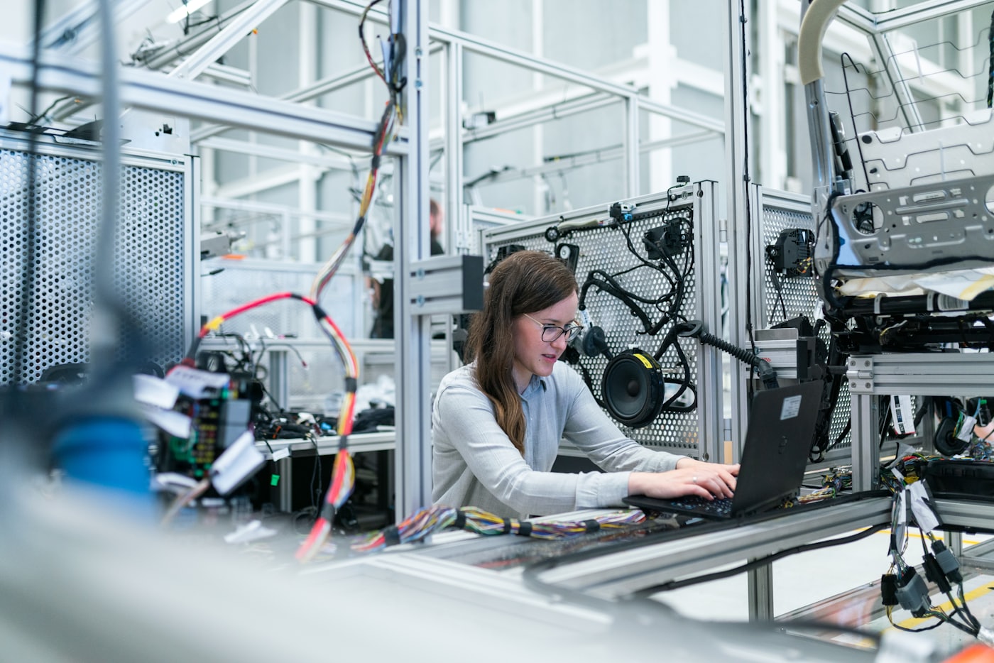 Technician working with a qualified cell